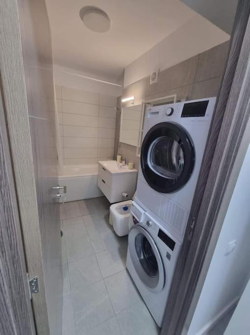 Lovely 1 Bedroom Livingroom Apartment Sector 1 Bucuresti Voluntari Exterior foto